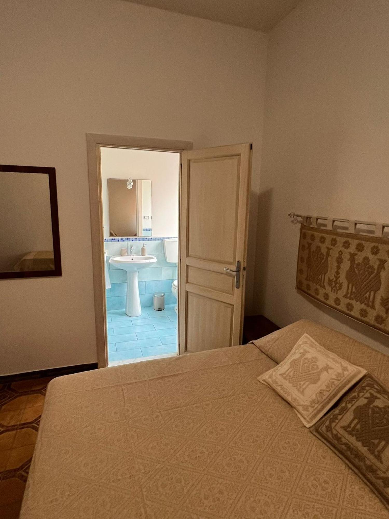 B&B Via Dei Mille Кастельсардо Экстерьер фото