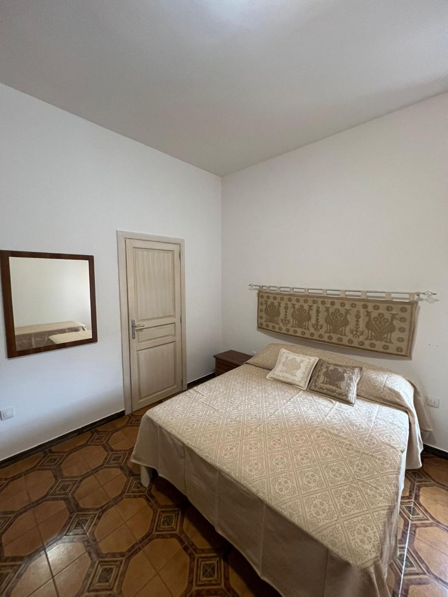 B&B Via Dei Mille Кастельсардо Экстерьер фото