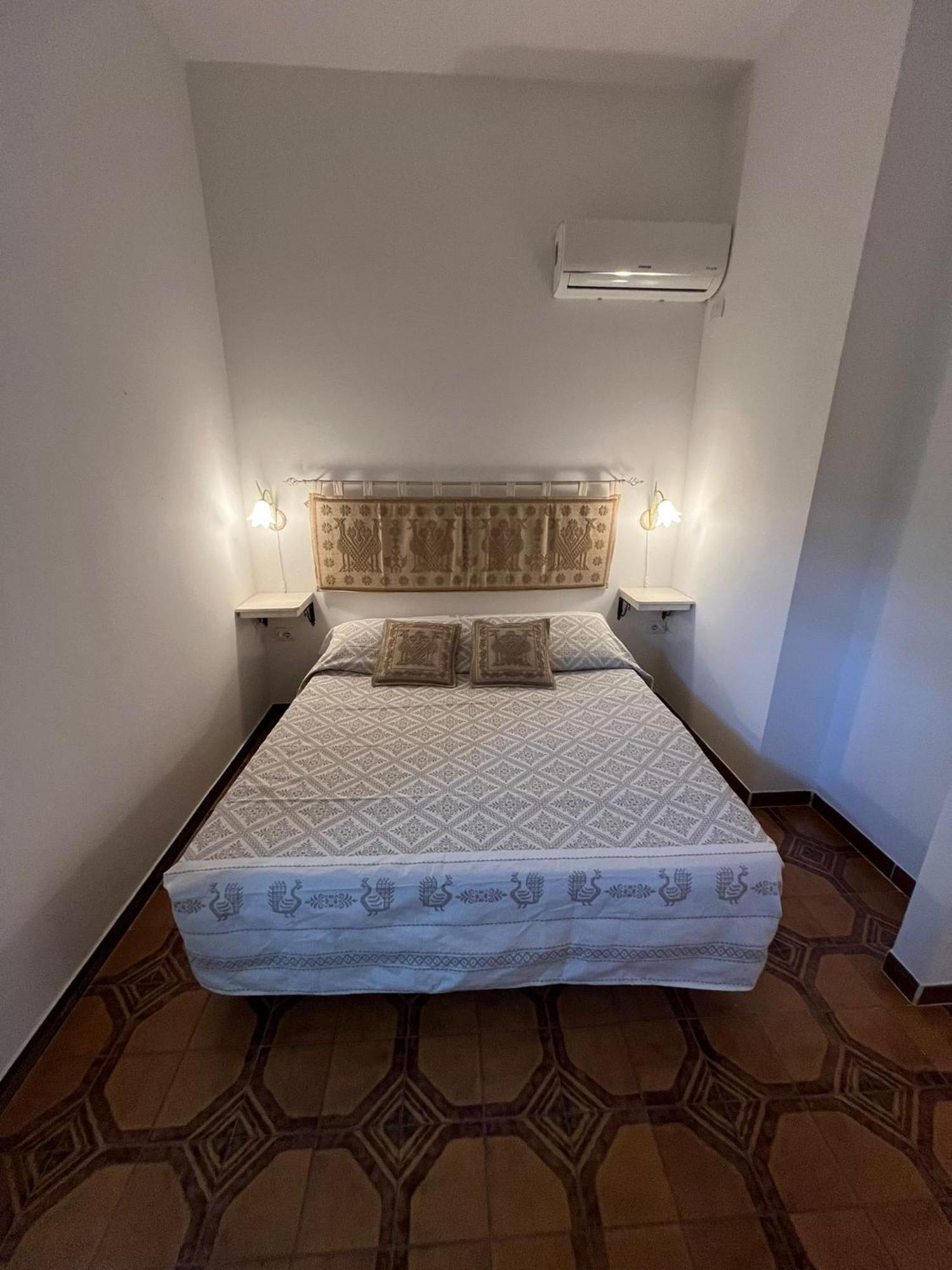 B&B Via Dei Mille Кастельсардо Экстерьер фото