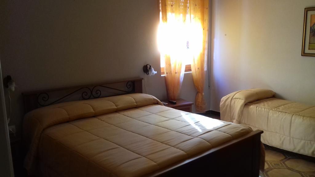 B&B Via Dei Mille Кастельсардо Экстерьер фото