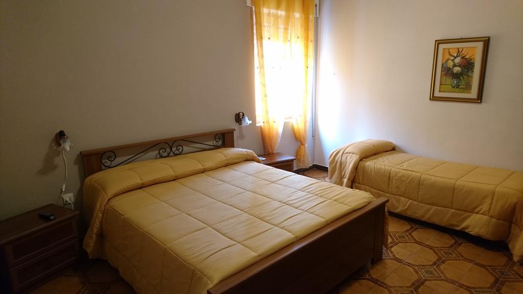 B&B Via Dei Mille Кастельсардо Экстерьер фото